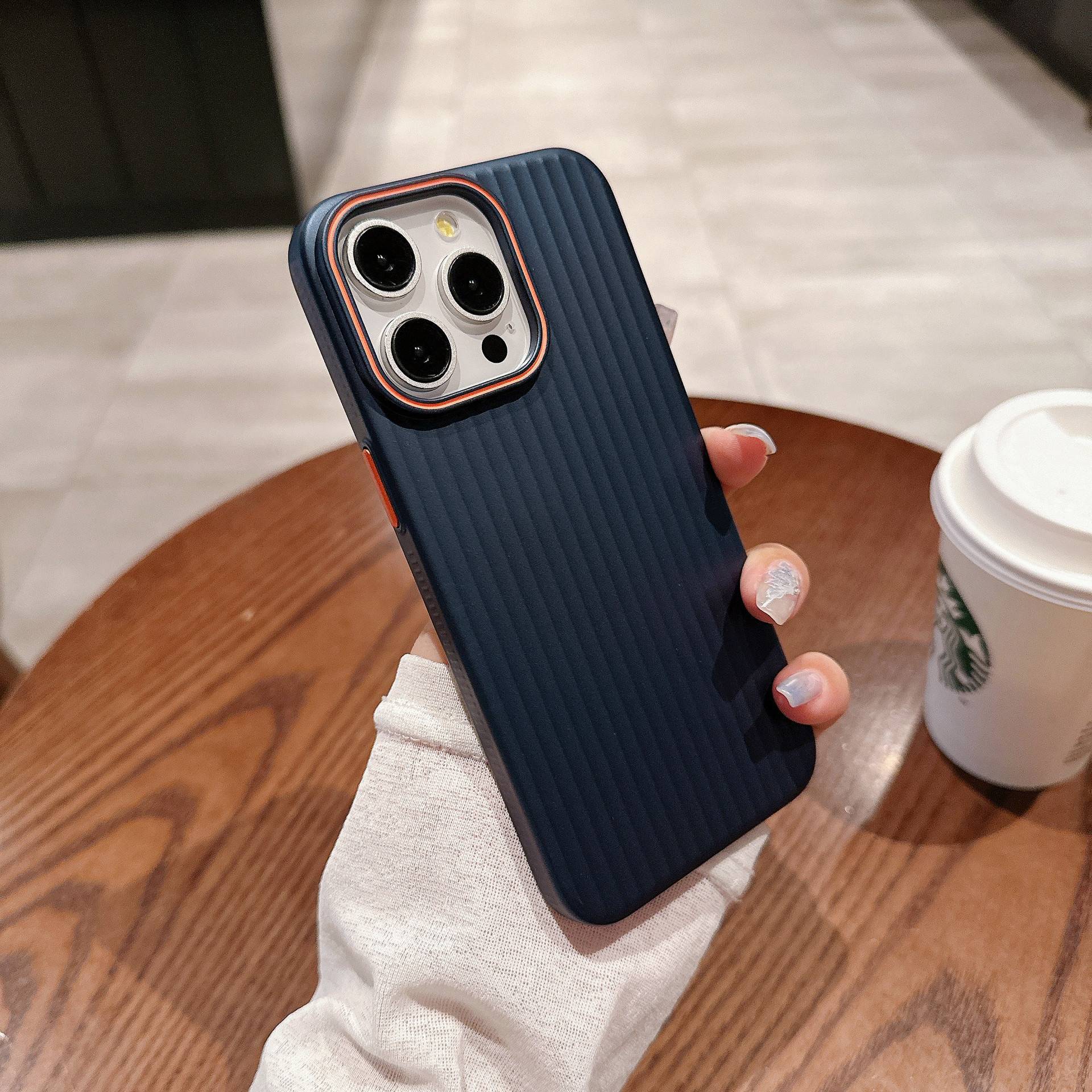 36044 iPhone 16Pro защитная крышка-чехол, пластик
