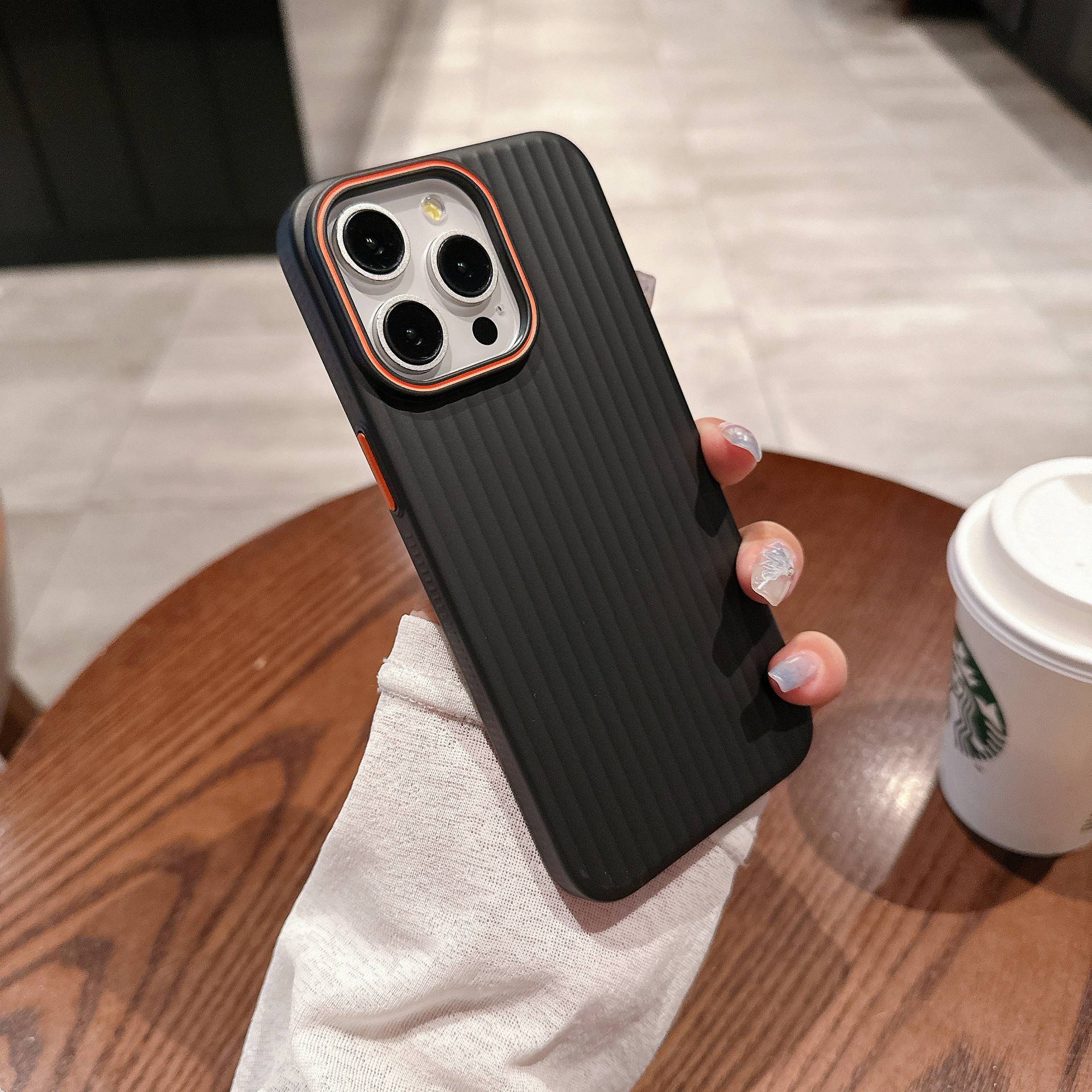 36044 iPhone 16Pro защитная крышка-чехол, пластик