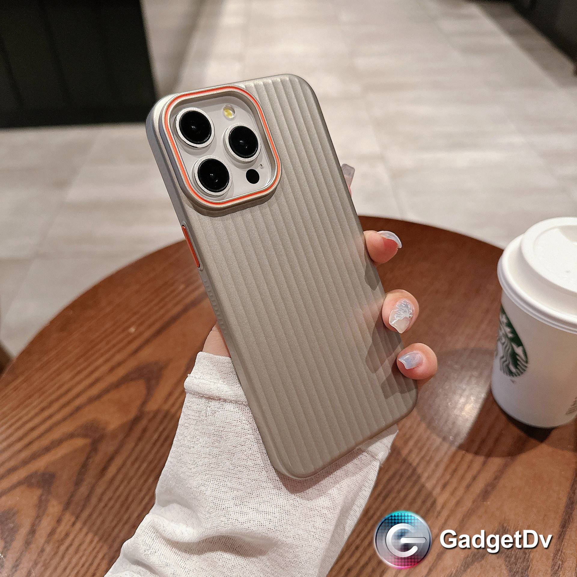 36044 iPhone 16Pro защитная крышка-чехол, пластик