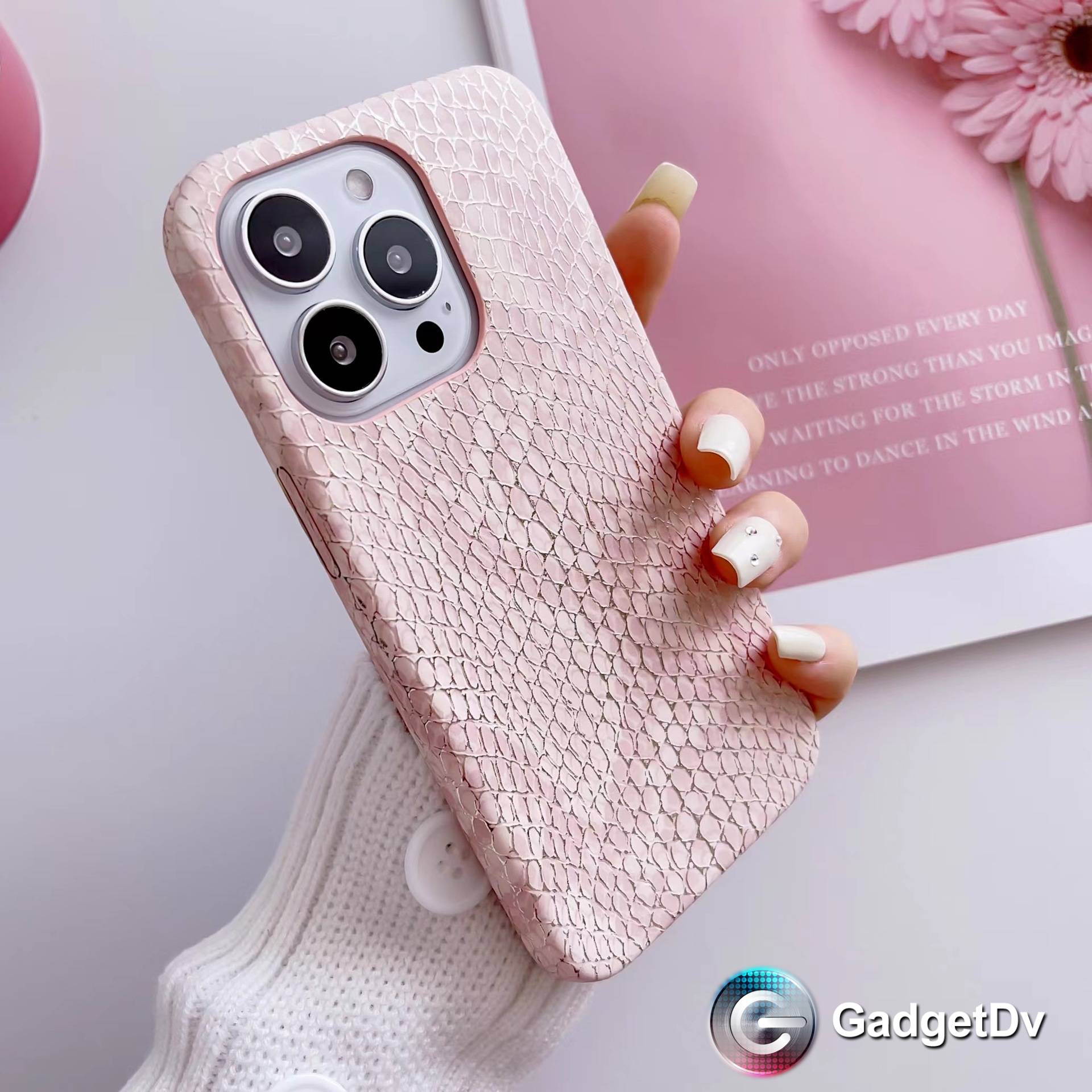 38048 iPhone 16Pro защитная крышка-чехол, змея
