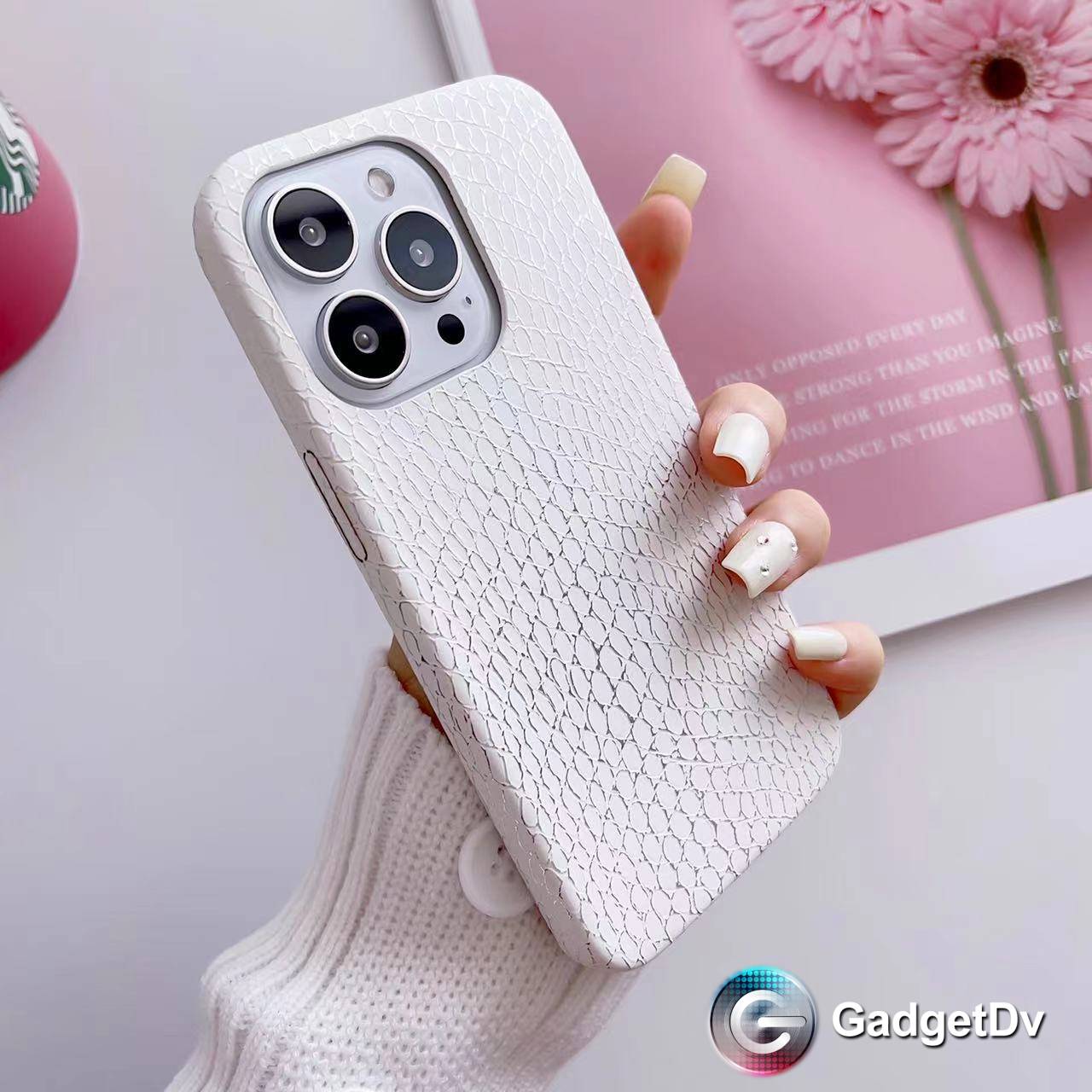 38048 iPhone 16Pro защитная крышка-чехол, змея