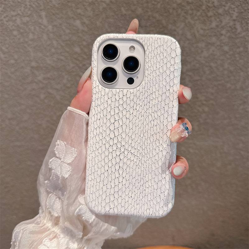 38048 iPhone 16Pro защитная крышка-чехол, змея