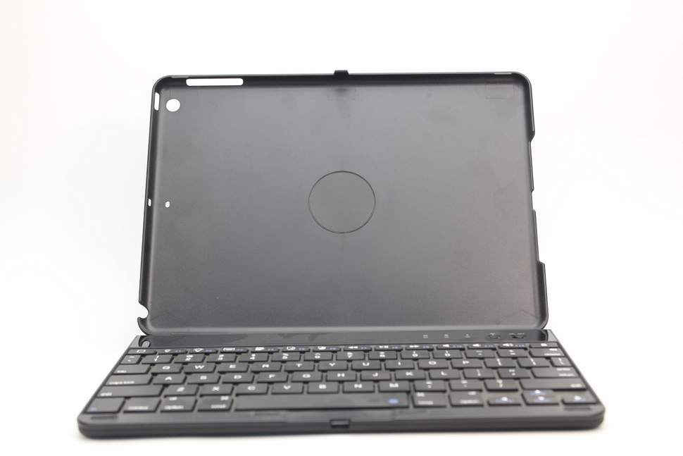 15-136 Чехол-клавиатура iPad 5 (черный)