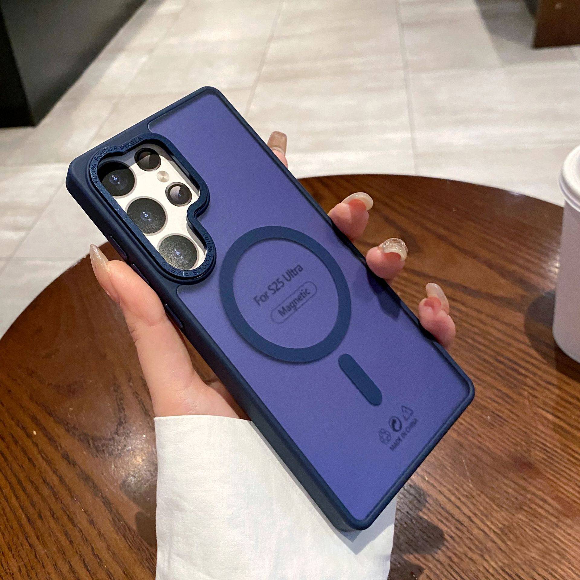 37052 Samsung S24Ultra, защитная крышка-чехол, пластик с MagSafe