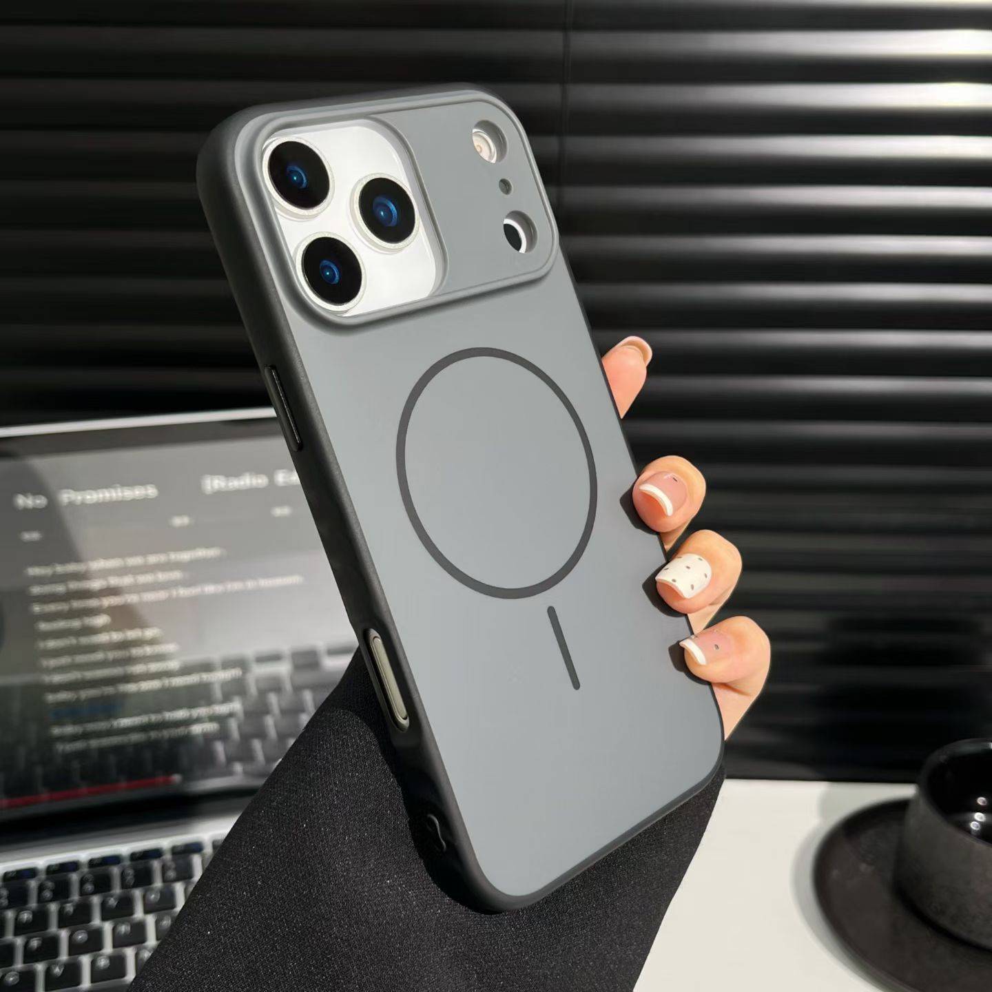 38670 iPhone 17 защитная крышка-чехол QualityCase
