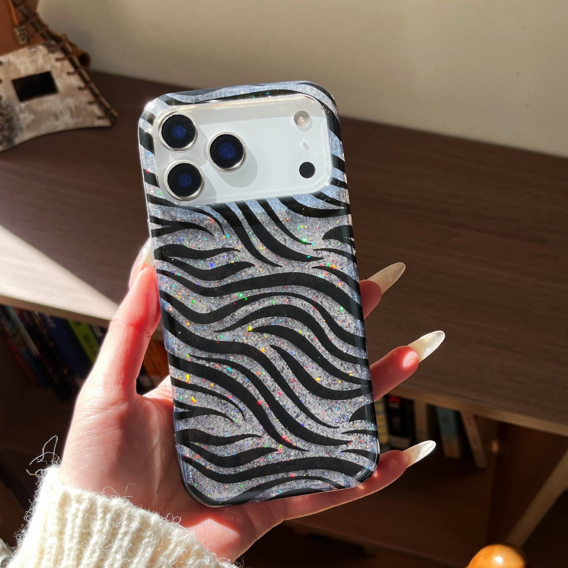 38461 iPhone 16 защитная крышка-чехол, Lyfe