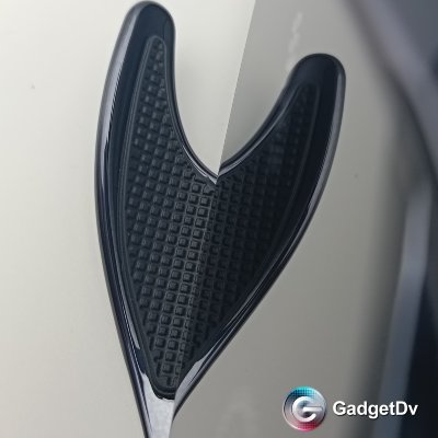 21025 Автомобильный держатель с беспроводной зарядкой V3P
