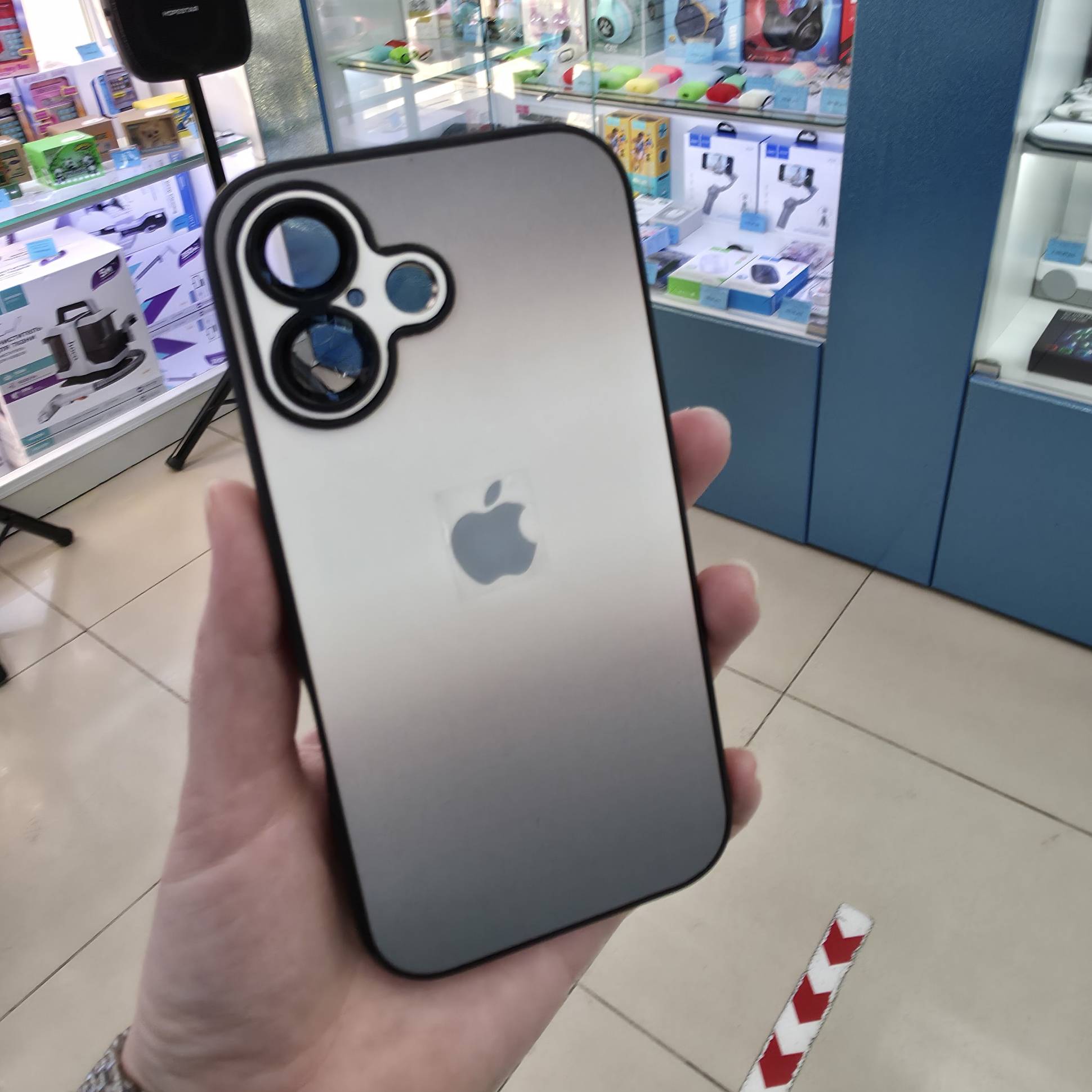 38460 iPhone 16 защитная крышка-чехол, Градиент 2