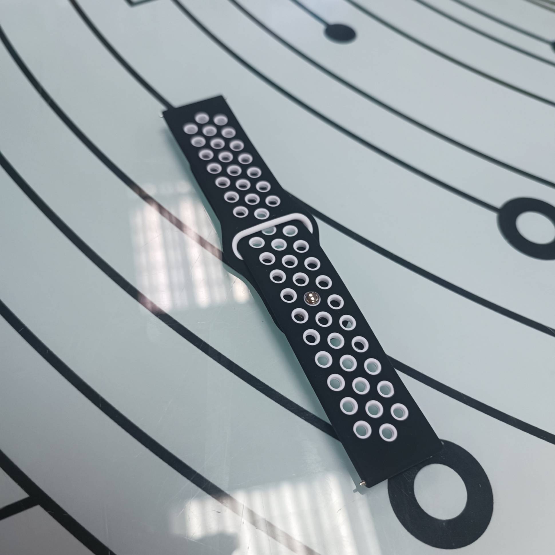 38058 Ремешок для часов 22mm, силикон перфорированный