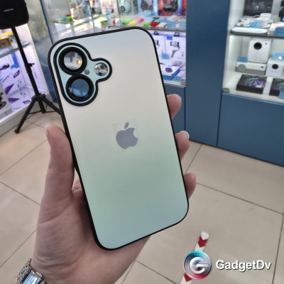 38458  iPhone 16Pro защитная крышка-чехол Градиент 2