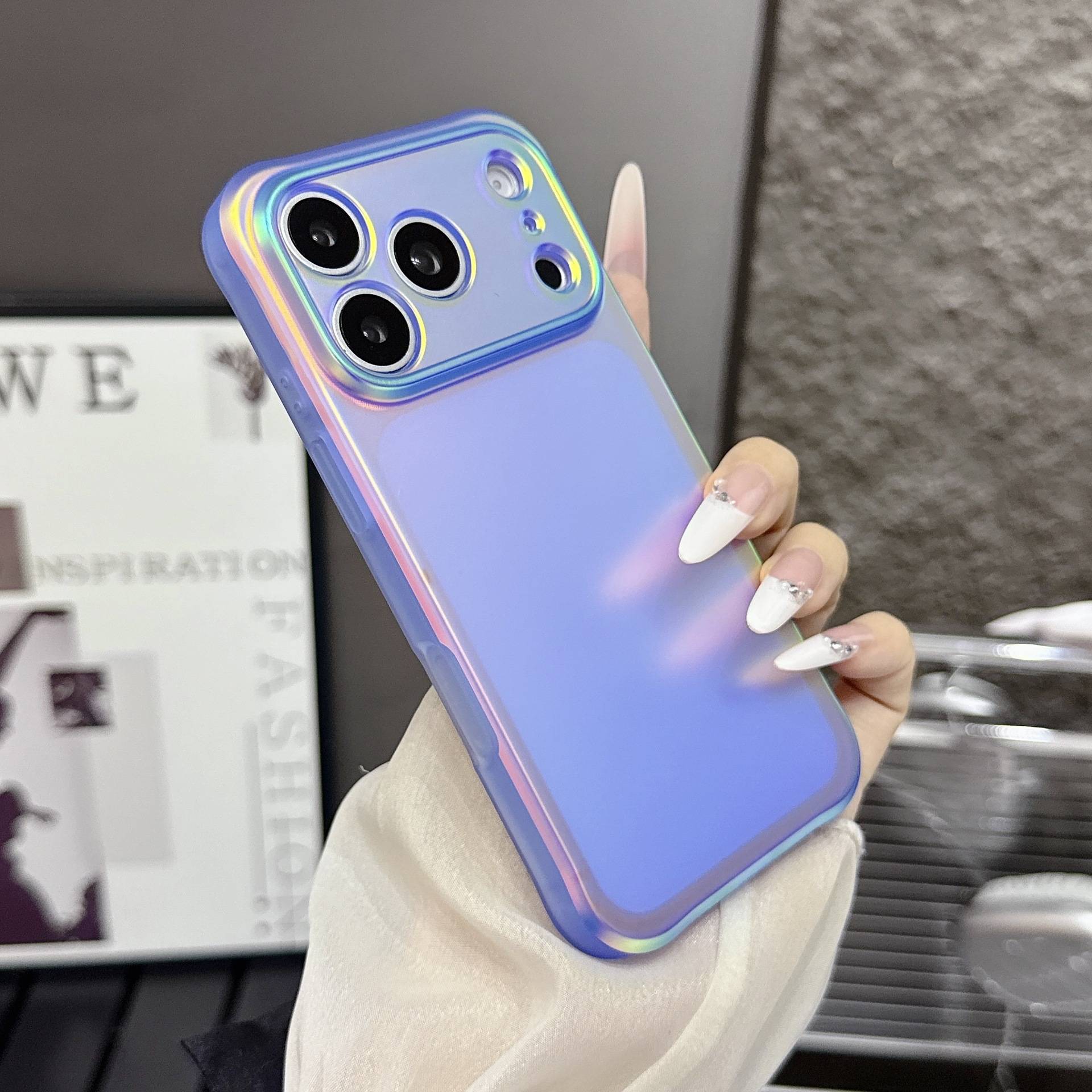 38778 iPhone 15 защитная крышка-чехол, переливающийся