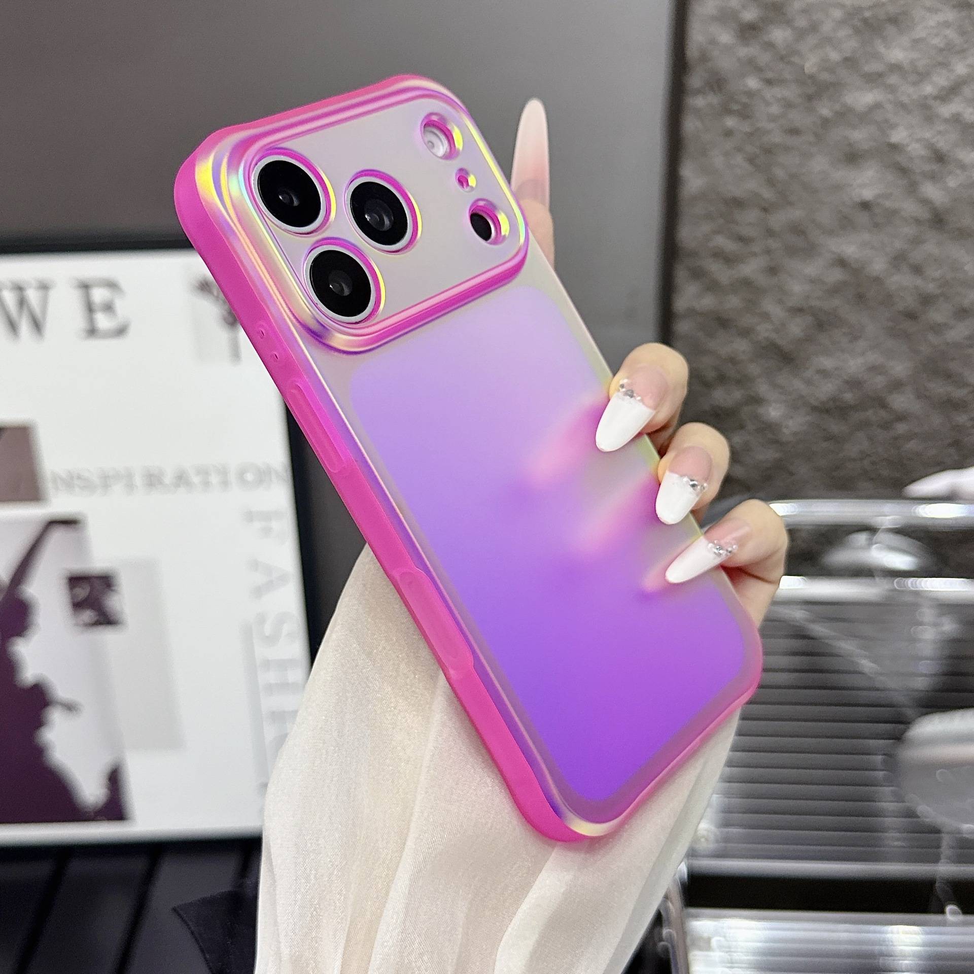 38778 iPhone 15 защитная крышка-чехол, переливающийся