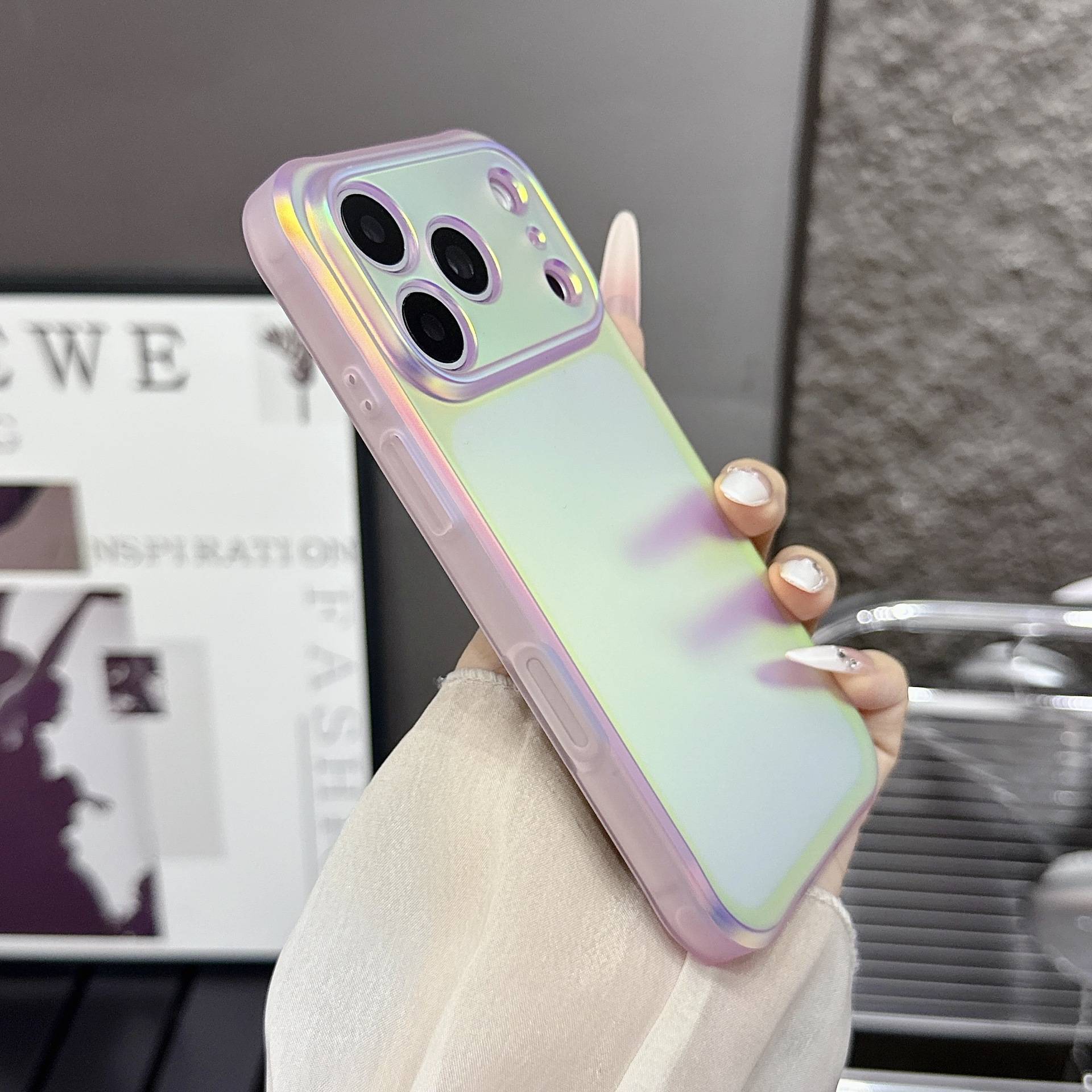38778 iPhone 15 защитная крышка-чехол, переливающийся