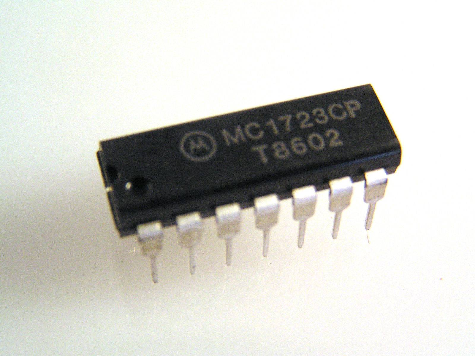 Микросхема MC1723CP