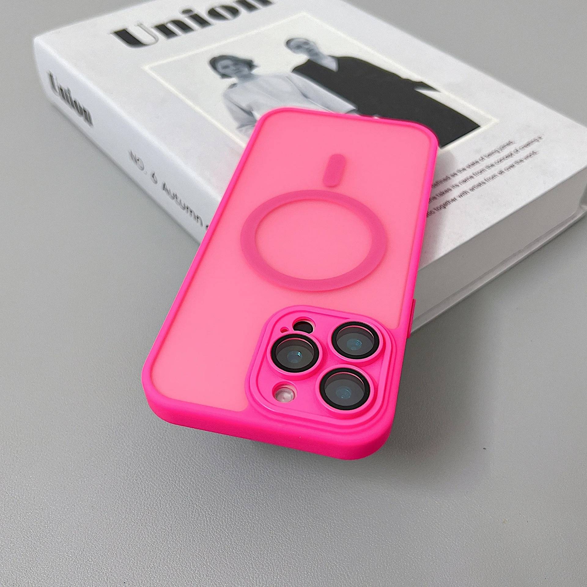 38363 iPhone 16 ProMax защитная крышка-чехол пластиковый