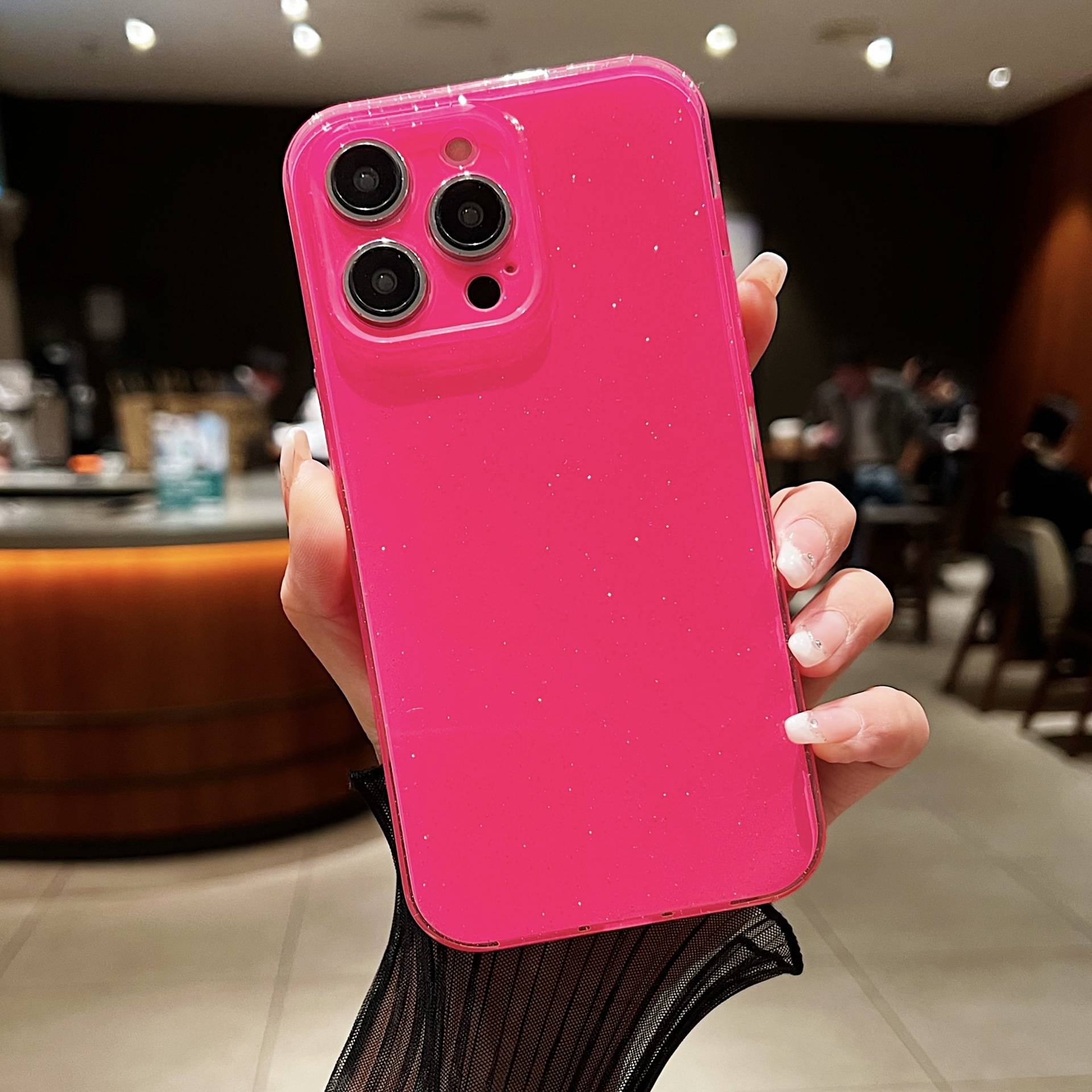 23587 iPhone 15 защитная крышка-чехол блестки