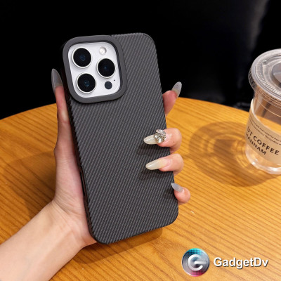 37080  iPhone 12/12Pro защитная крышка-чехол, карбон силикон