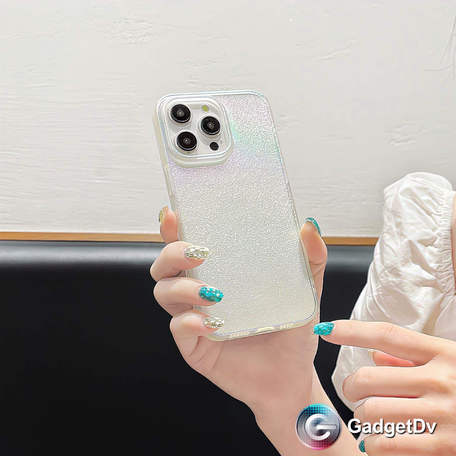 28093 iPhone 15 защитная крышка-чехол, блестящий