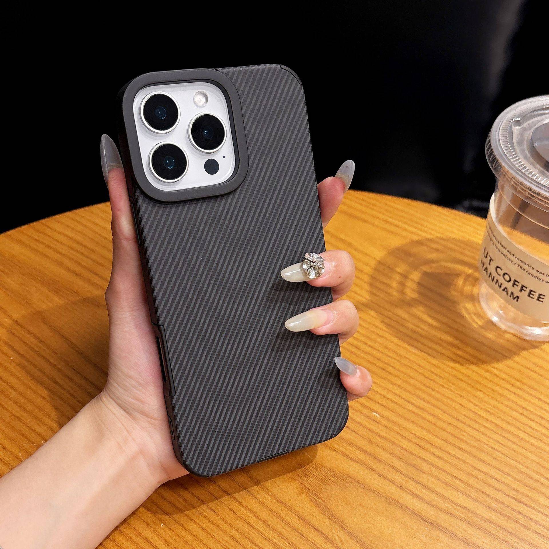 37079 iPhone 15 ProMax защитная крышка-чехол, под карбон силикон