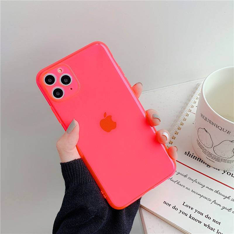 38374 iPhone 15 Защитная крышка неоновый силикон