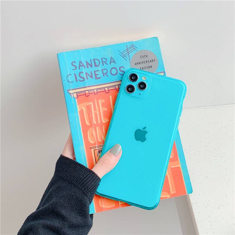 38374 iPhone 15 Защитная крышка неоновый силикон