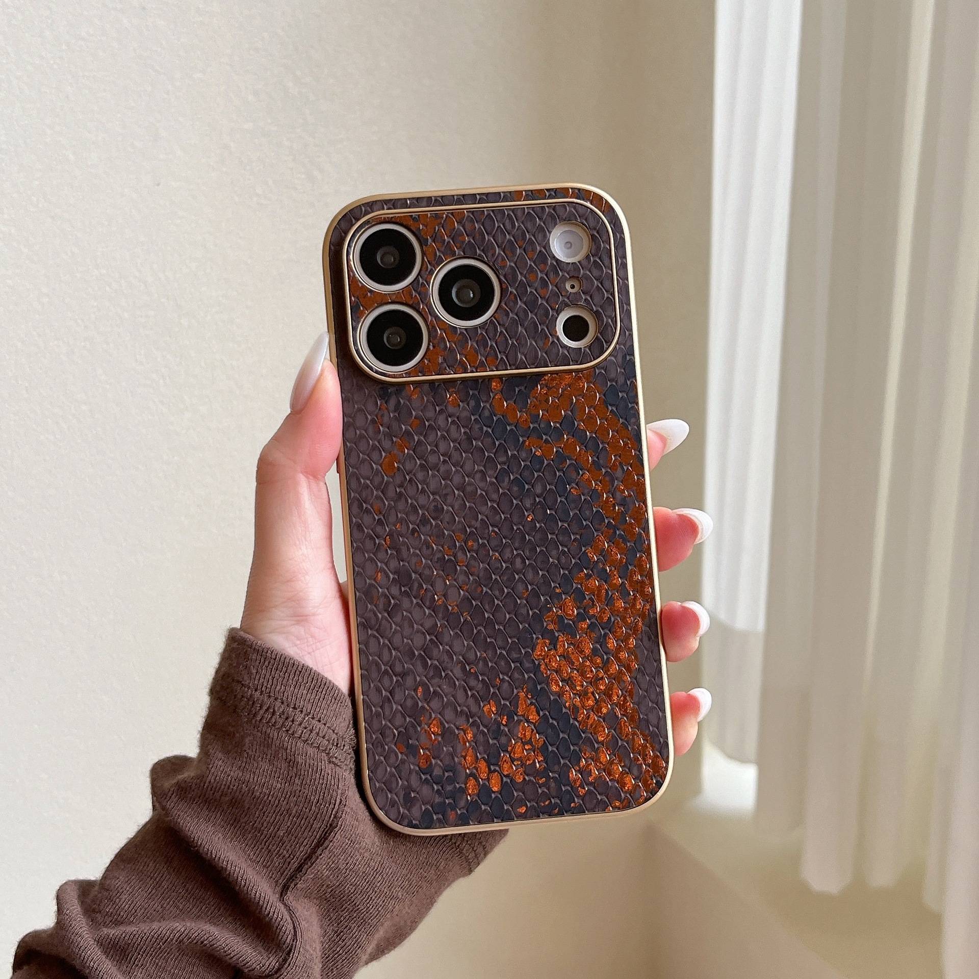 38811 iPhone 17Pro защитная крышка-чехол змея