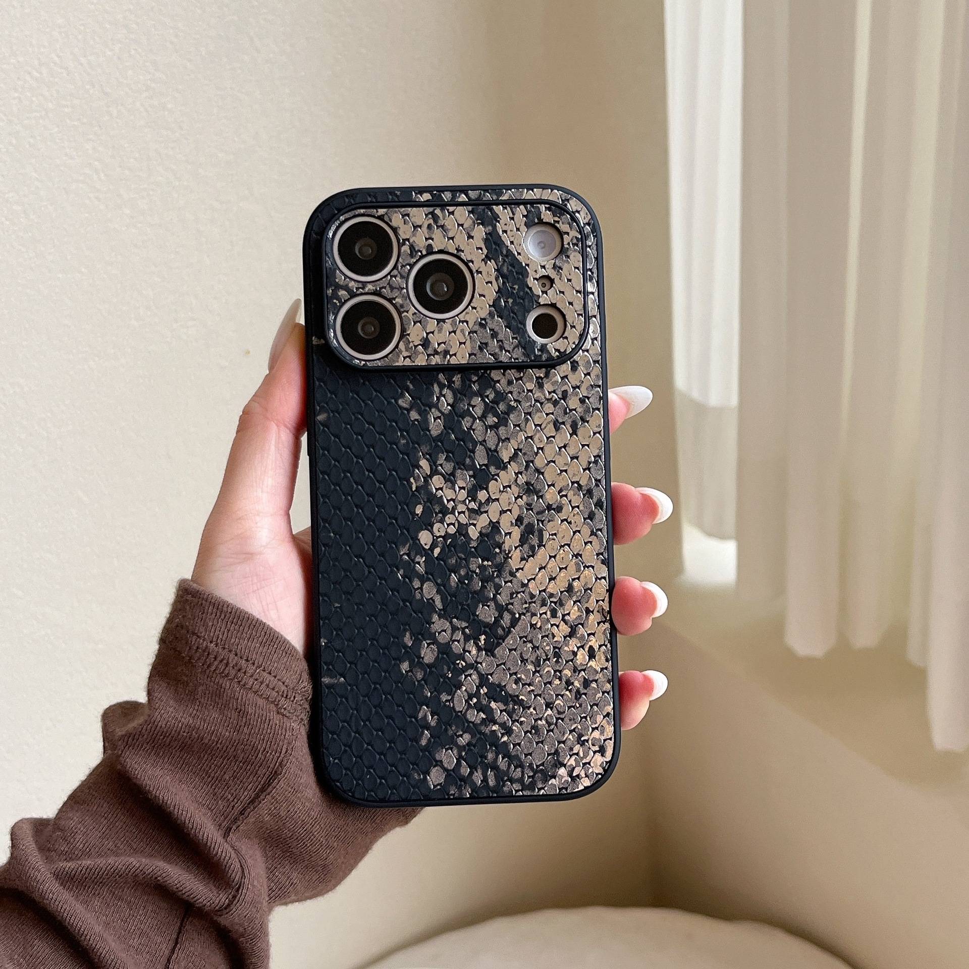 38811 iPhone 17Pro защитная крышка-чехол змея