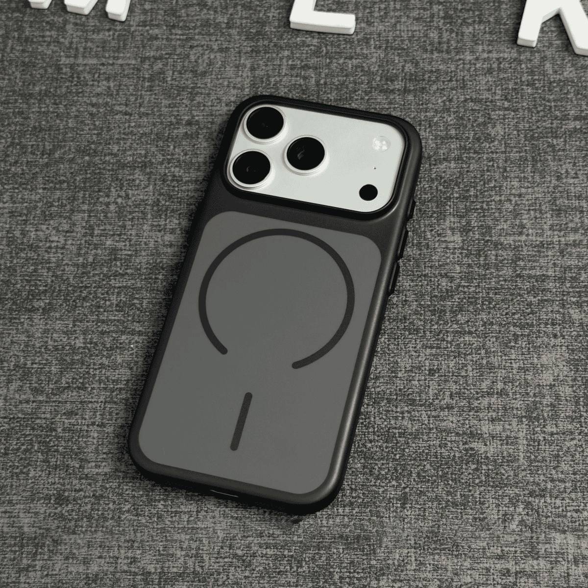 38809 iPhone 17Pro защитная крышка-чехол пластик однотонный