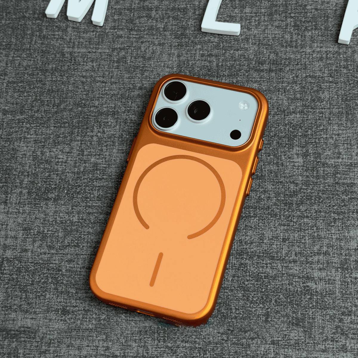 38809 iPhone 17Pro защитная крышка-чехол пластик однотонный