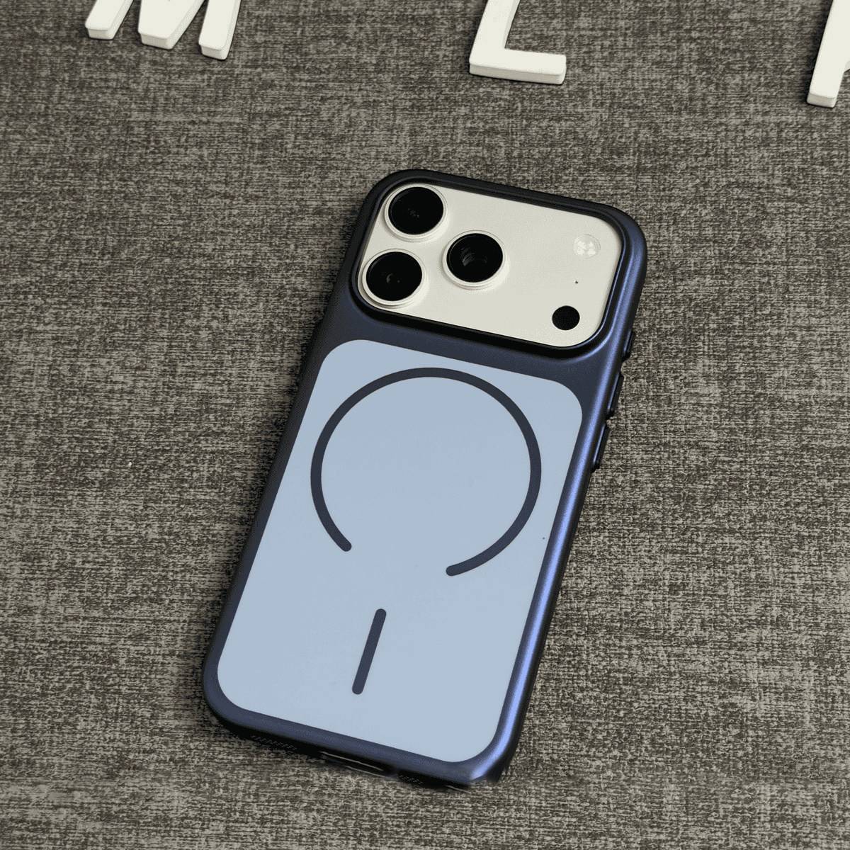 38809 iPhone 17Pro защитная крышка-чехол пластик однотонный