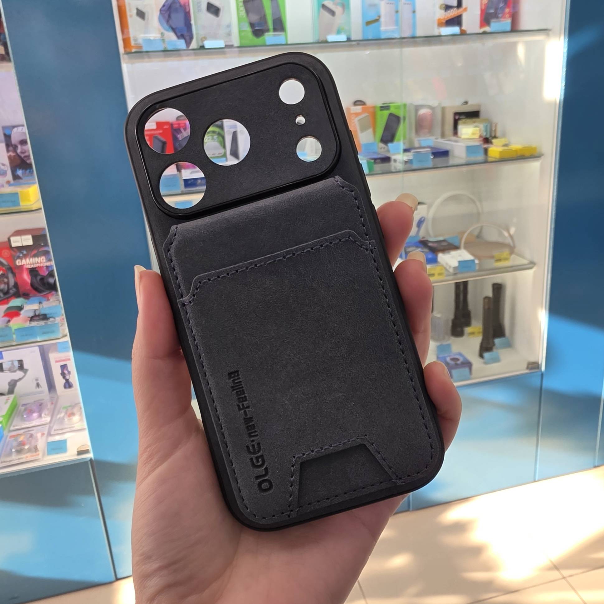 38694 iPhone 17Pro защитная крышка-чехол OLGE
