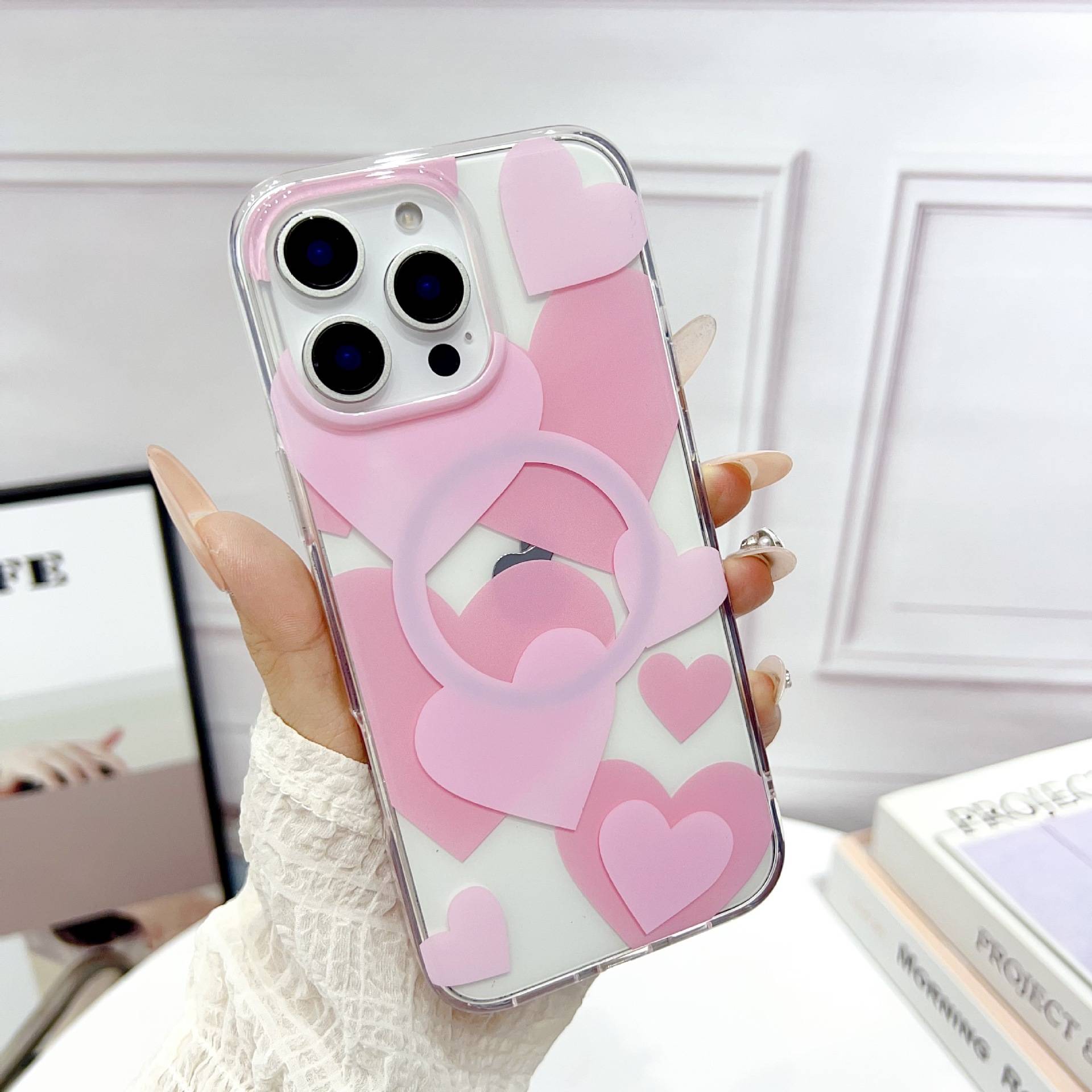 38921 Защитная крышка iPhone 15 "Сердца"
