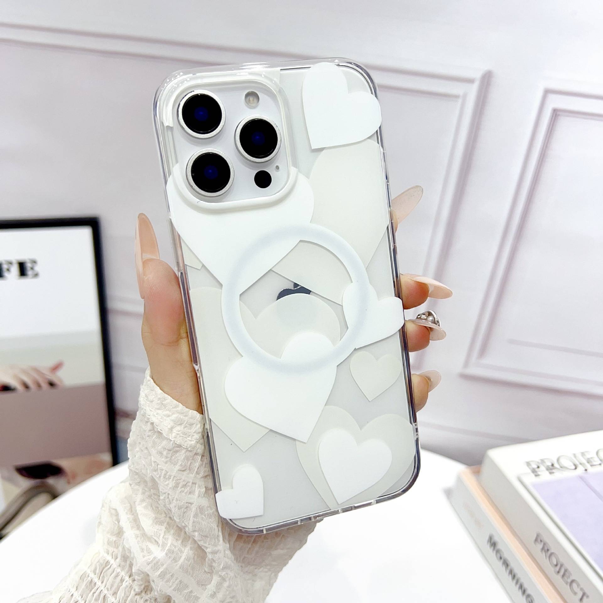 38921 Защитная крышка iPhone 15 "Сердца"