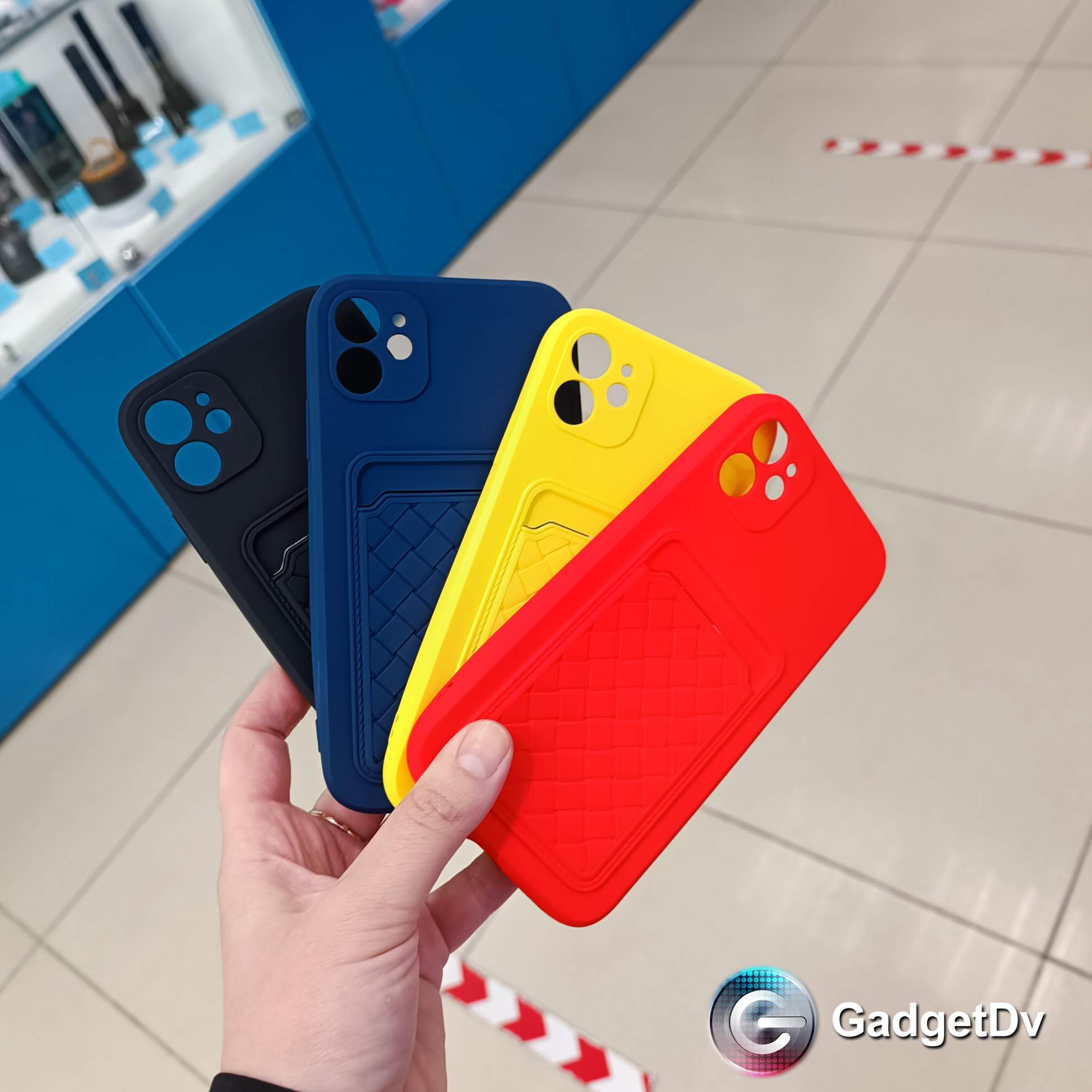 20583 iPhone 11 защитная крышка-чехол, цветной с кармашком