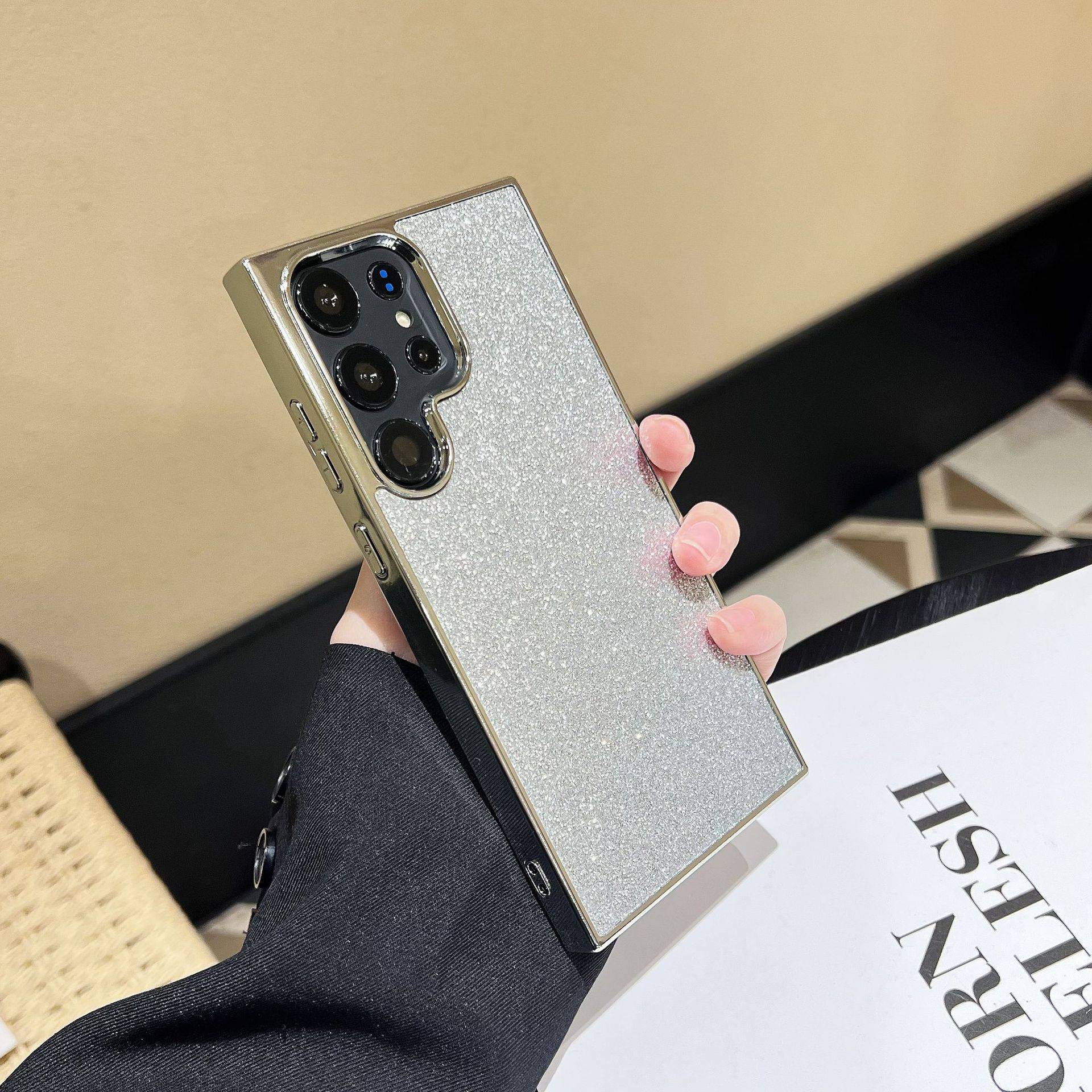 38800 iPhone 15Pro защитная крышка-чехол мелские блестки