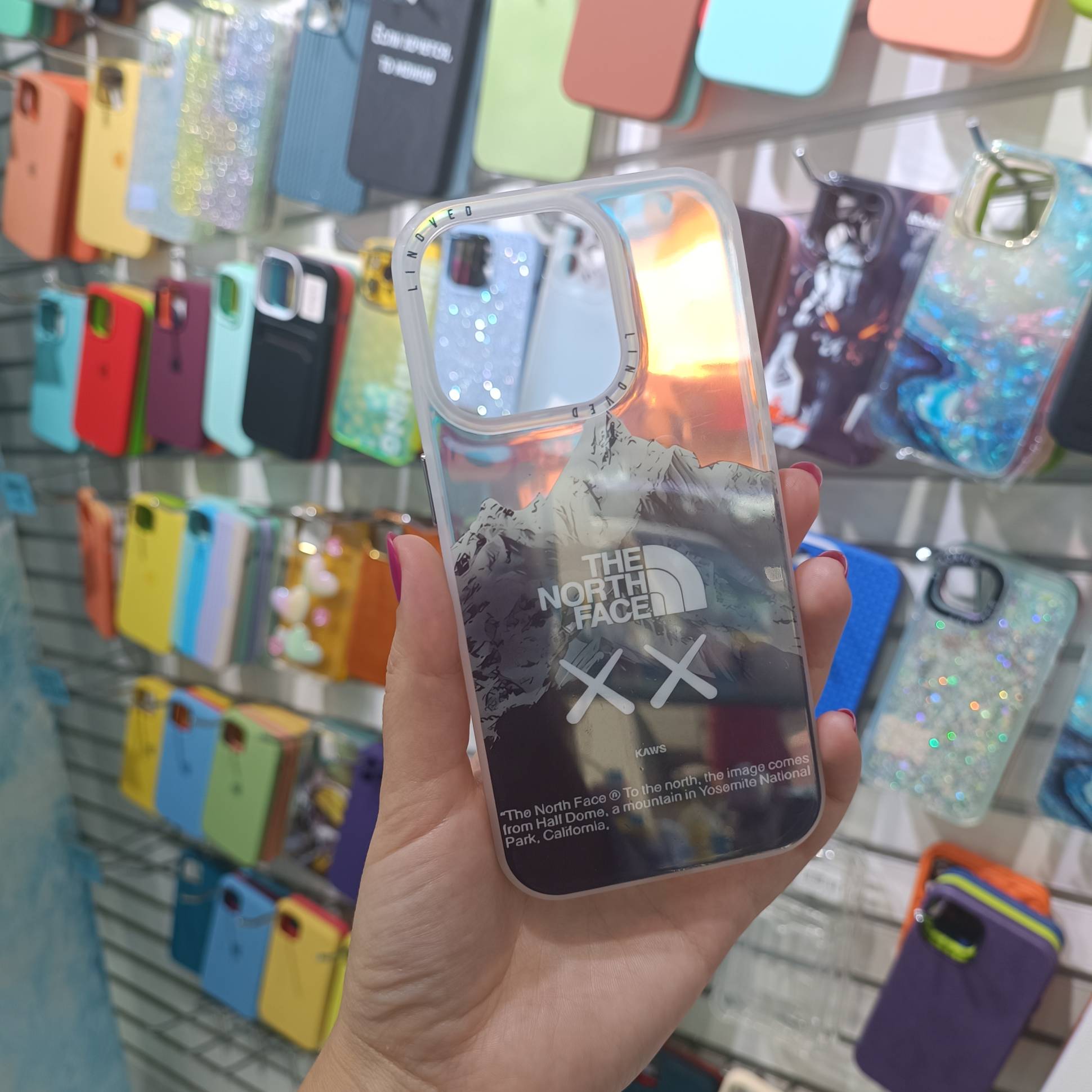 29070 iPhone 15Pro pащитная крышка-чехол пластик с рисунком