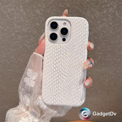 37097  iPhone 16 ProMax защитная крышка-чехол змея