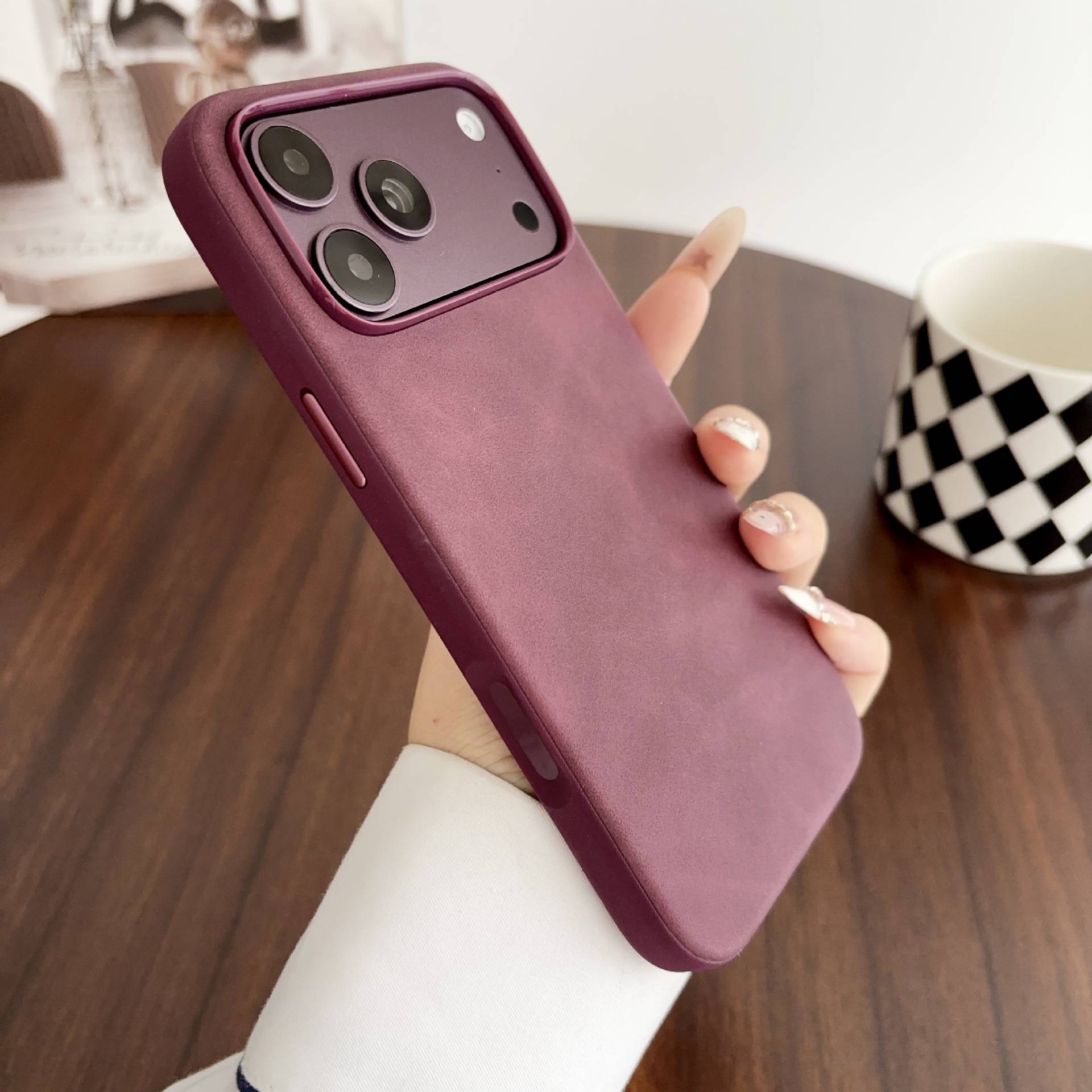 39249 iPhone 17Pro/18Pro защитная крышка-чехол под замшу