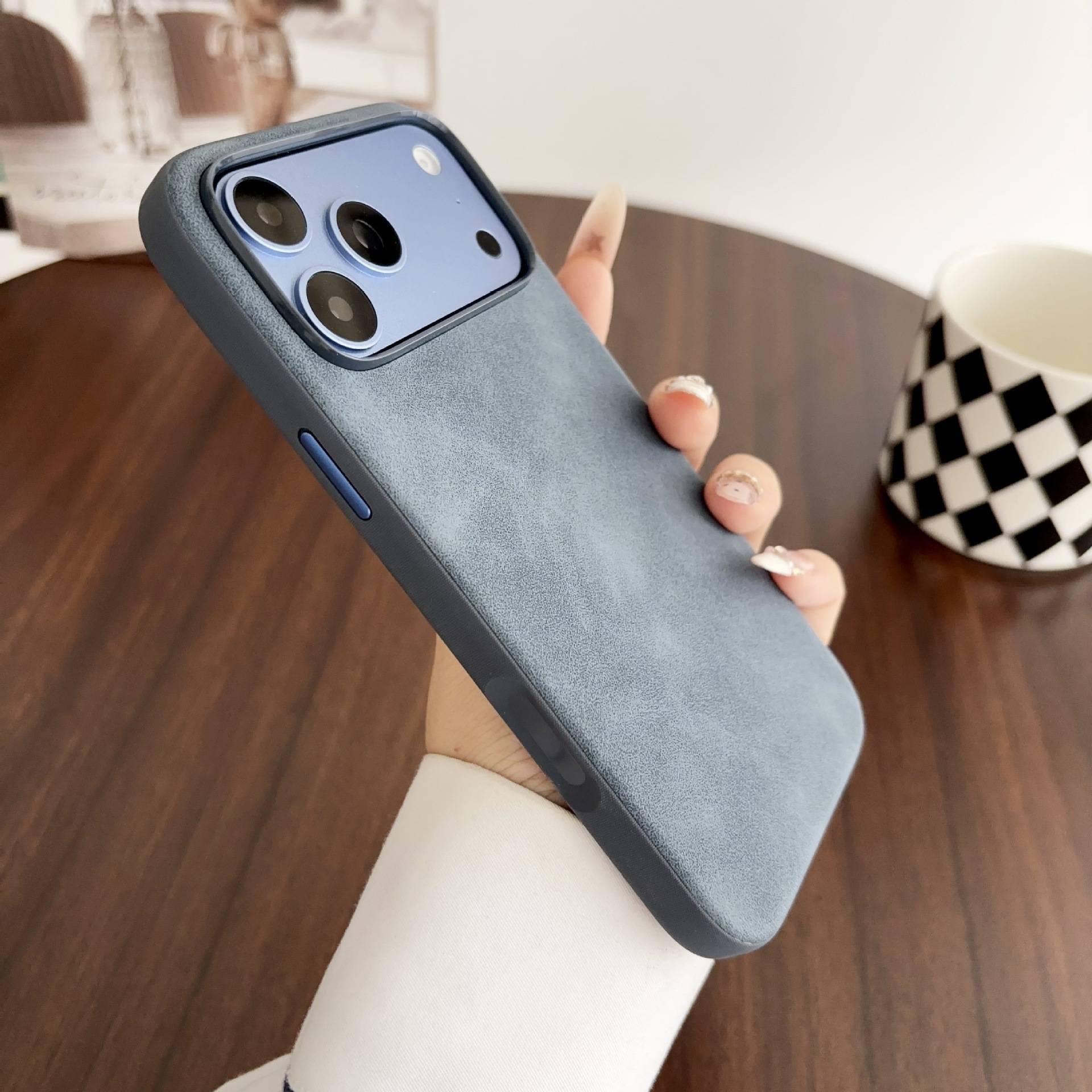 39249 iPhone 17Pro/18Pro защитная крышка-чехол под замшу