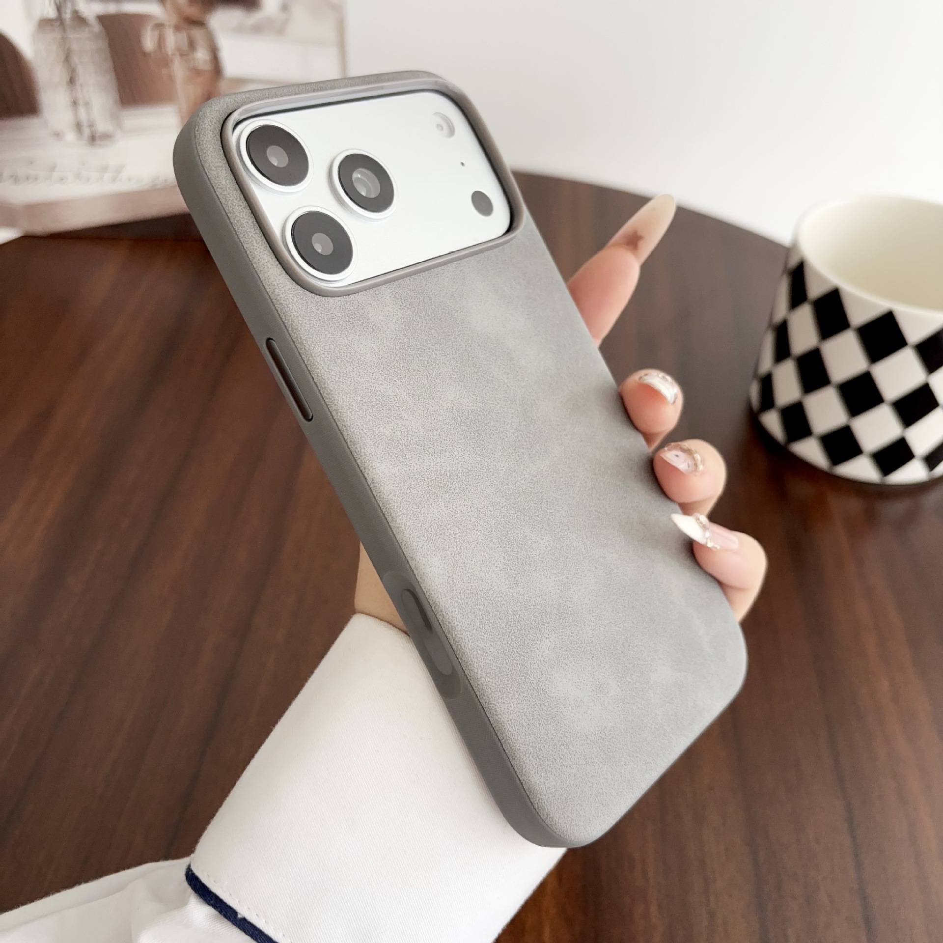 39249 iPhone 17Pro/18Pro защитная крышка-чехол под замшу