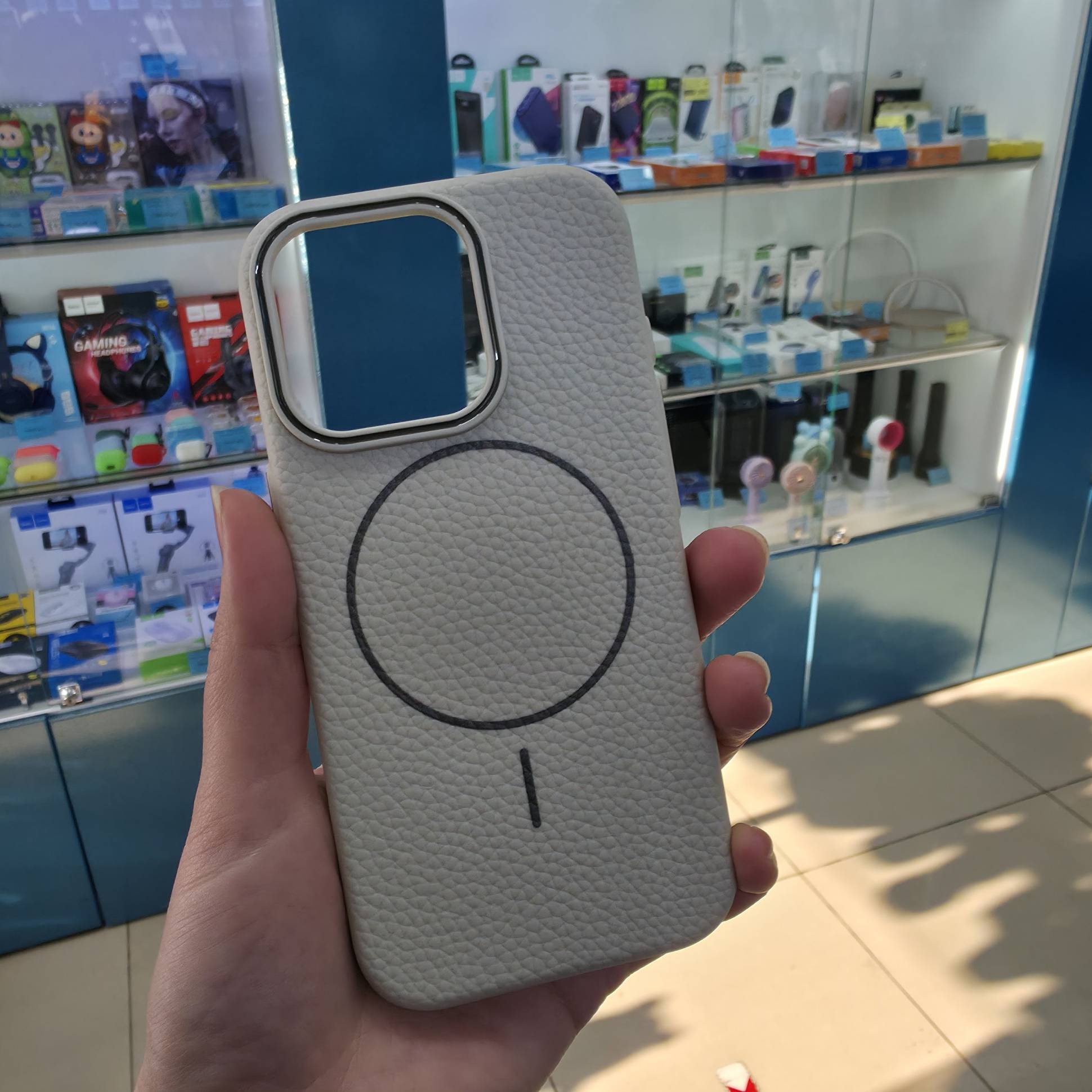 38509 iPhone 15ProMax защитная крышка-чехол,под кож. с MagSafe