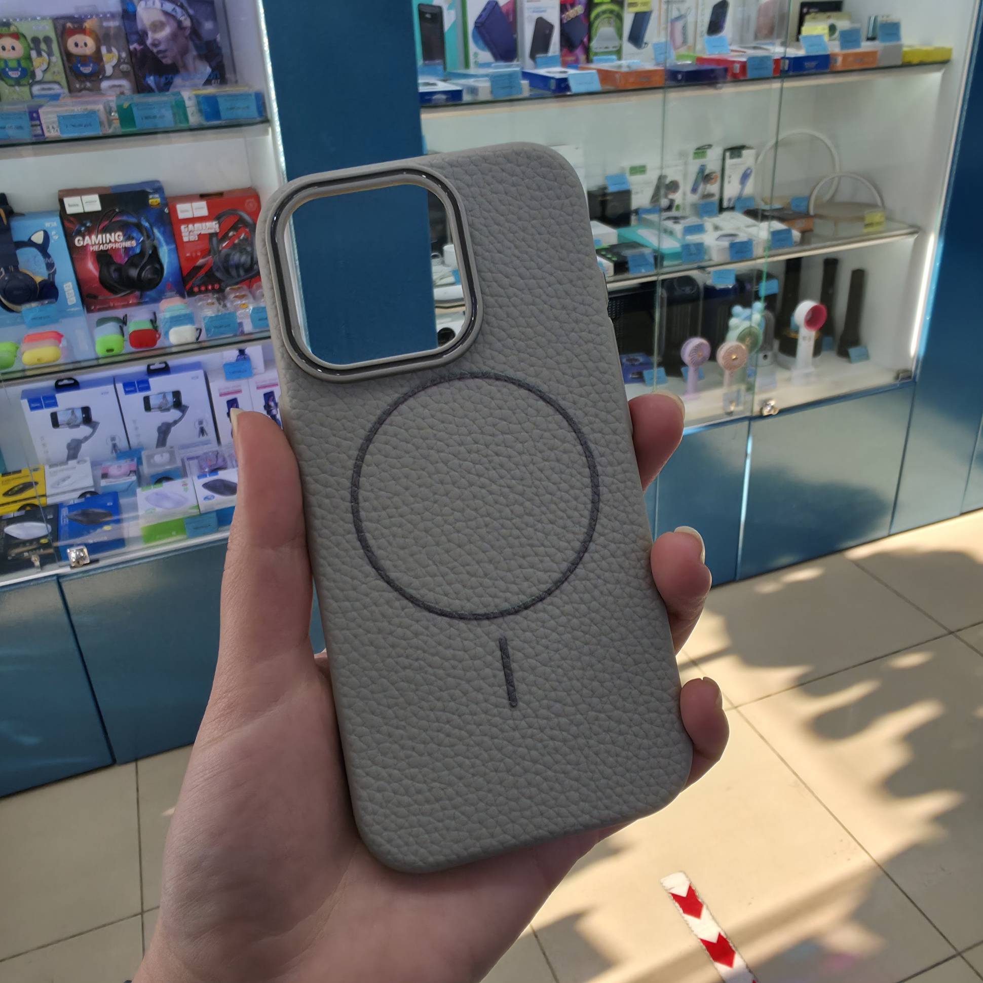 38509 iPhone 15ProMax защитная крышка-чехол,под кож. с MagSafe