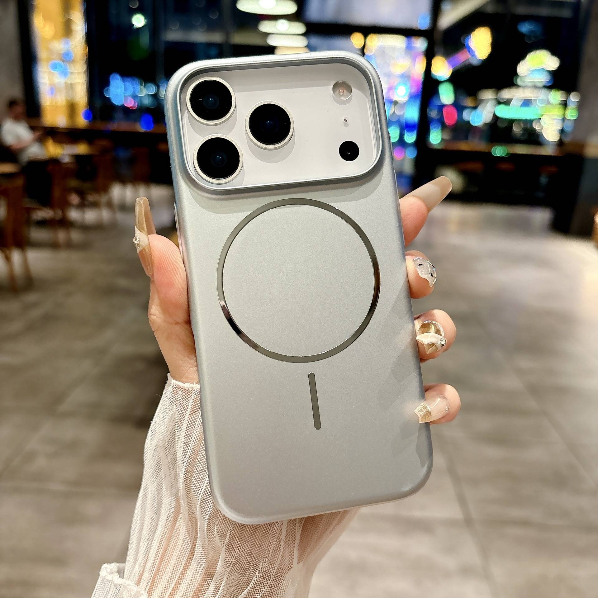 38508 iPhone 15 Защитная крышка-чехол пластик однот. с MagSafe