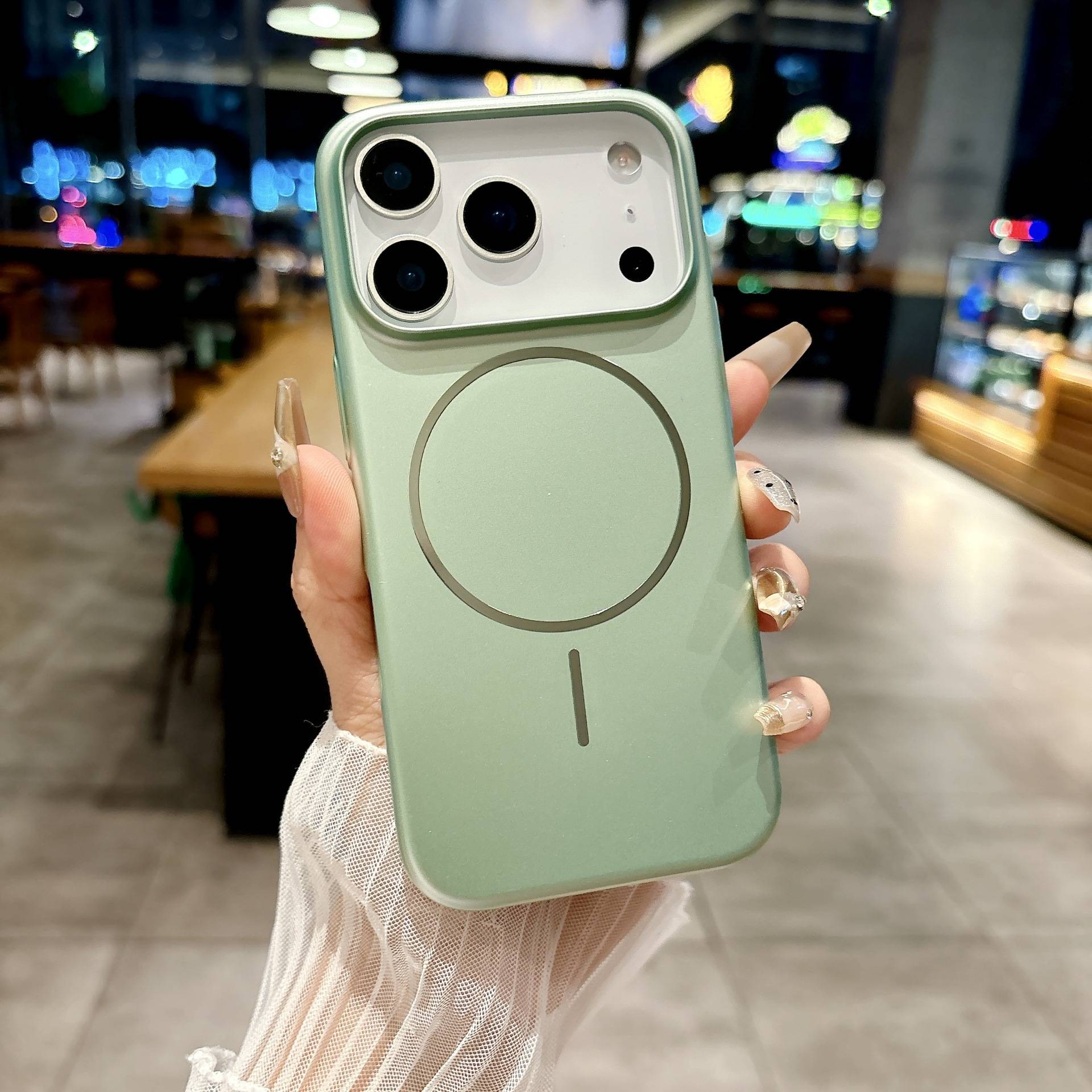38508 iPhone 15 Защитная крышка-чехол пластик однот. с MagSafe
