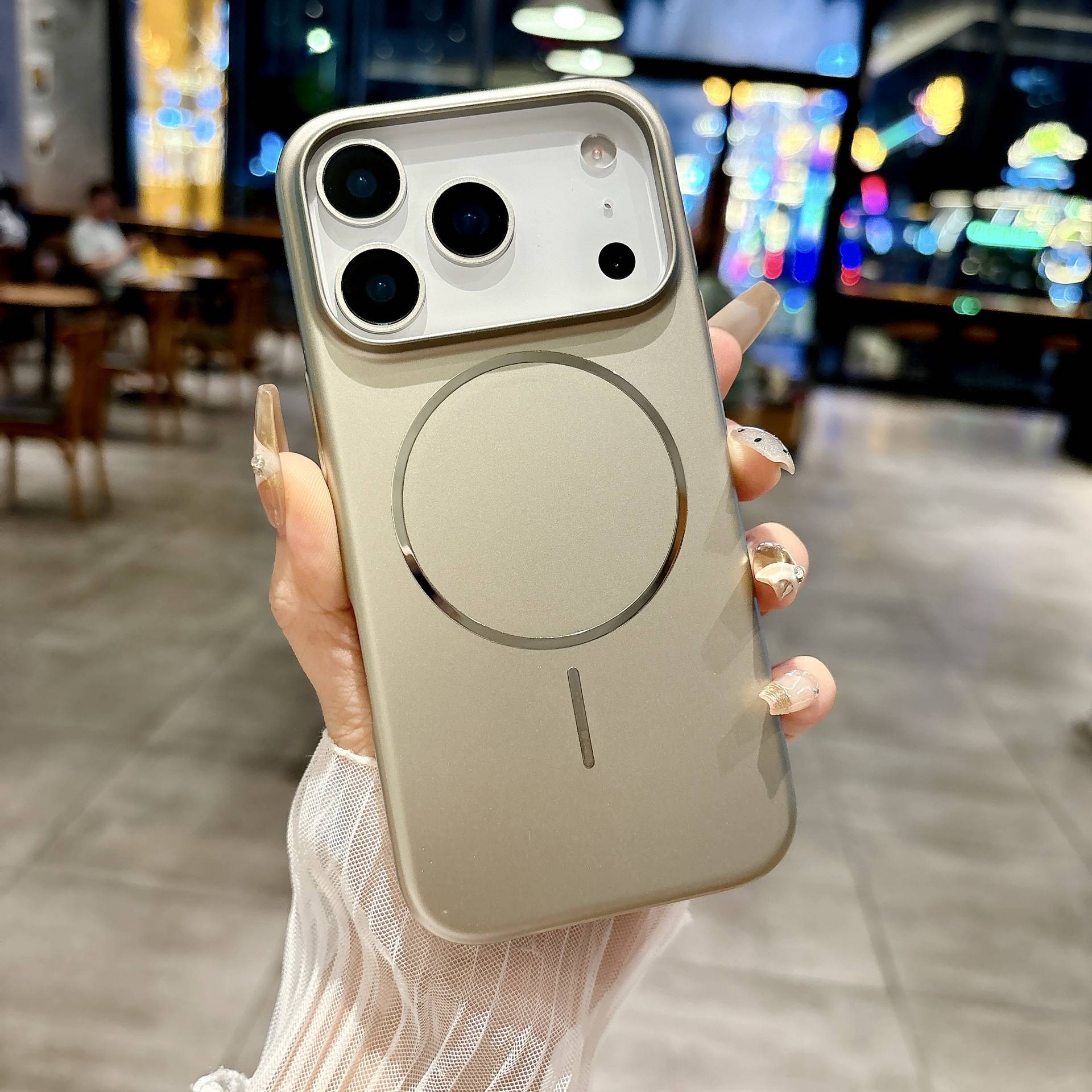 38508 iPhone 15 Защитная крышка-чехол пластик однот. с MagSafe