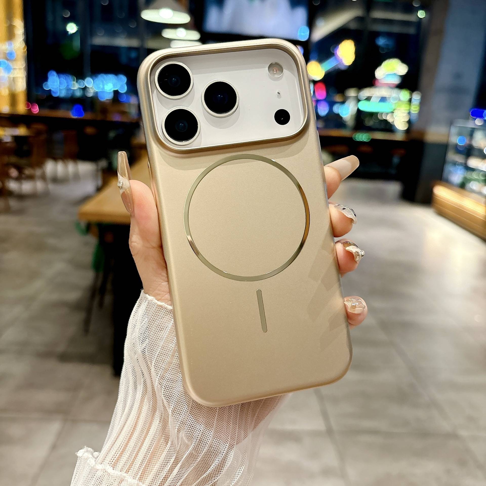38508 iPhone 15 Защитная крышка-чехол пластик однот. с MagSafe