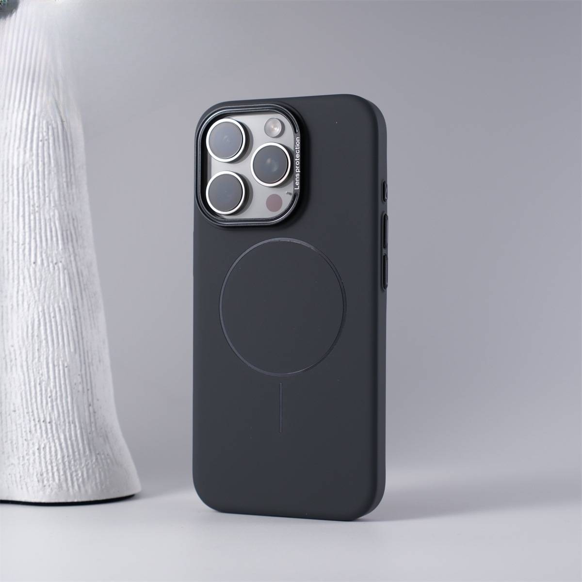 38824 iPhone 15Pro защитная крышка-чехол матовый пластик