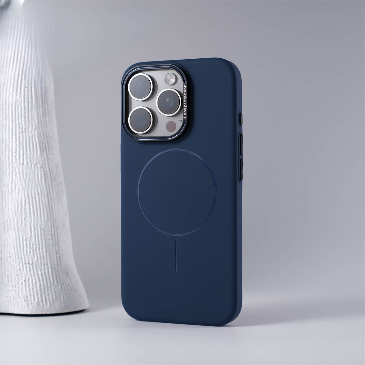 38824 iPhone 15Pro защитная крышка-чехол матовый пластик