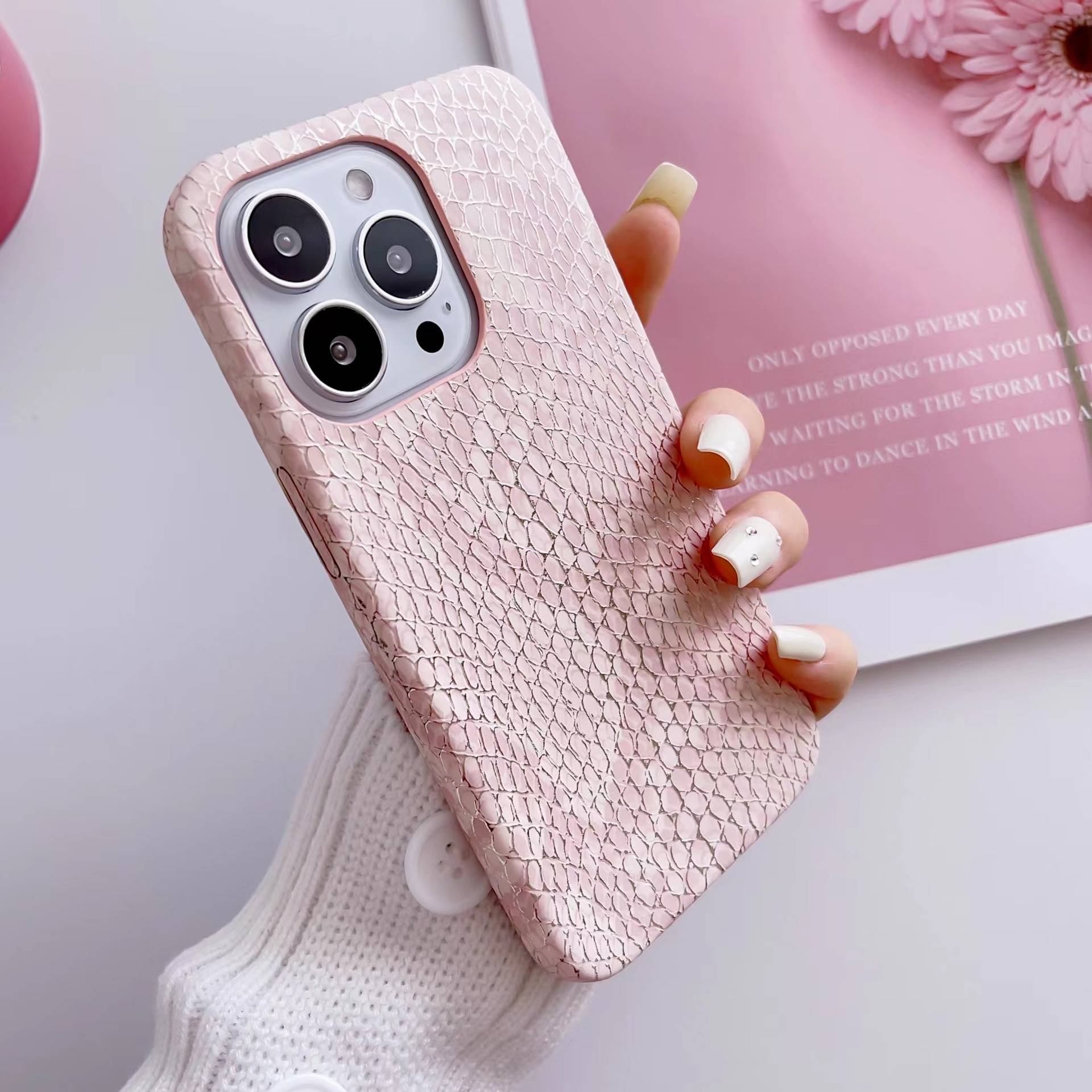 37092 iPhone 16 защитная крышка-чехол змея