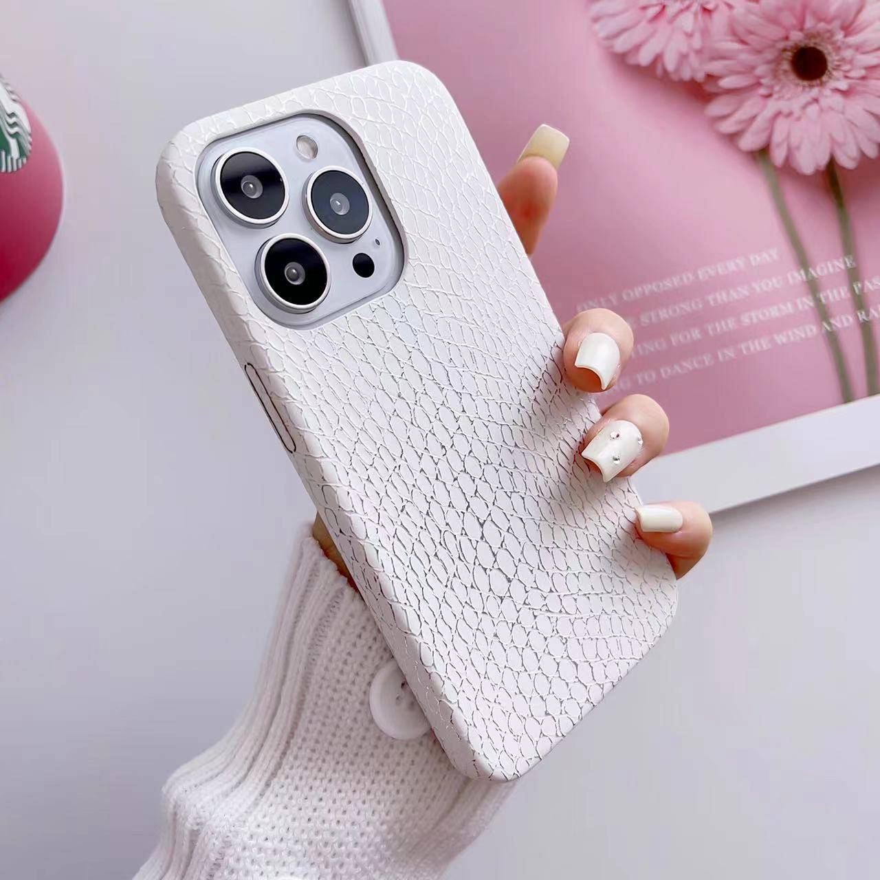37092 iPhone 16 защитная крышка-чехол змея